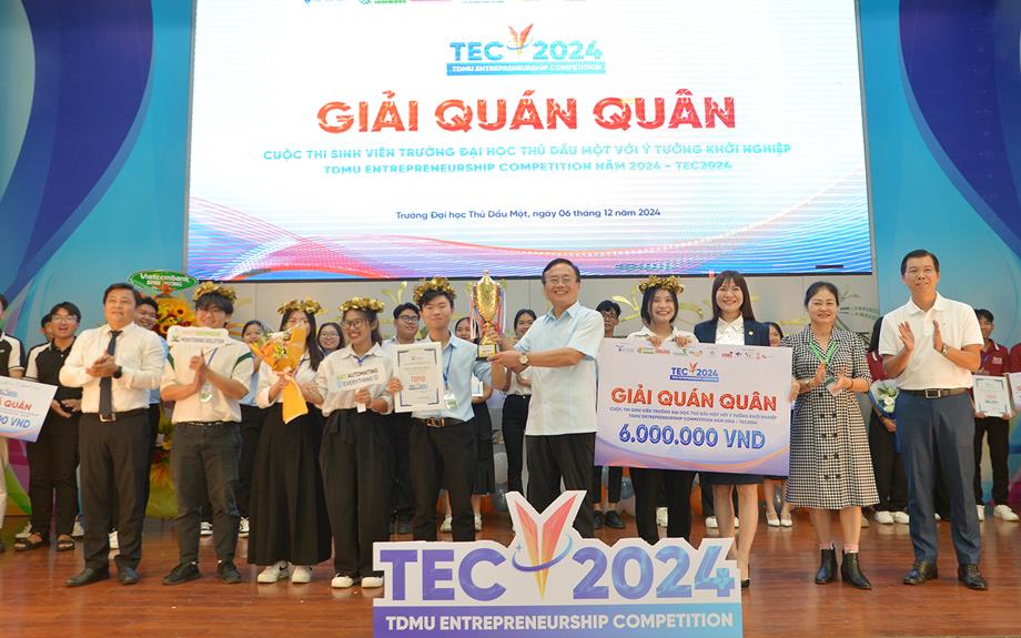 Dự án “Hệ thống giám sát nhà kính thông minh bền vững” giành Quán quân TEC2024